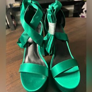 Green wild divas platform heels! 
Never been worn ! ⚠️